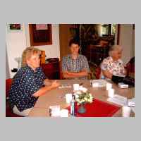 080-2389 19. Treffen vom 3.-5. September 2004 in Loehne - ... und Bilder werden gezeigt.JPG